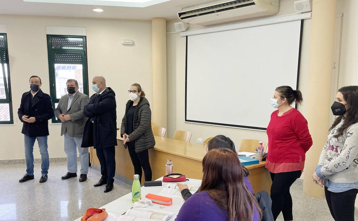 Un momento de la visita alos alumnos de programa.