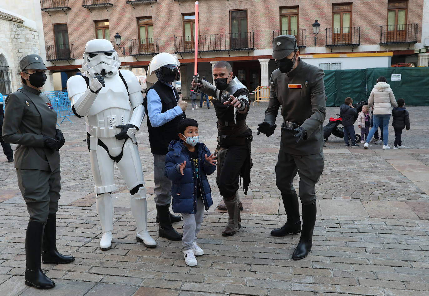 Fotos: La nave de &#039;Star Wars&#039; vacuna ilusión en Palencia