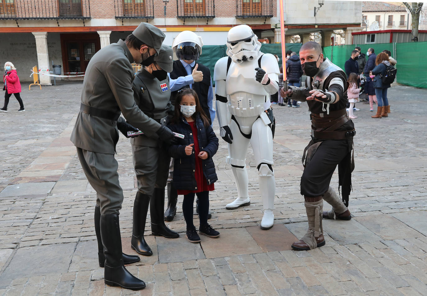 Fotos: La nave de &#039;Star Wars&#039; vacuna ilusión en Palencia