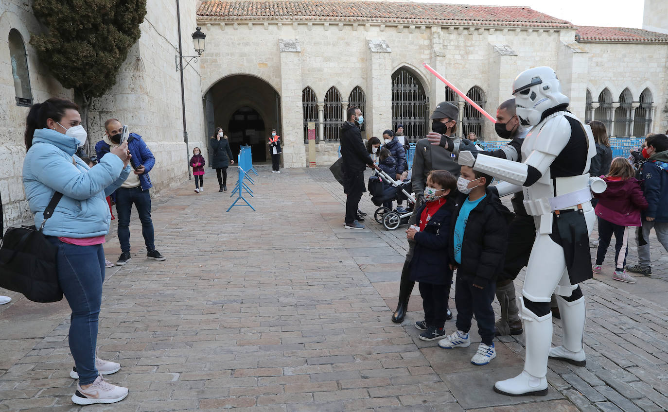 Fotos: La nave de &#039;Star Wars&#039; vacuna ilusión en Palencia