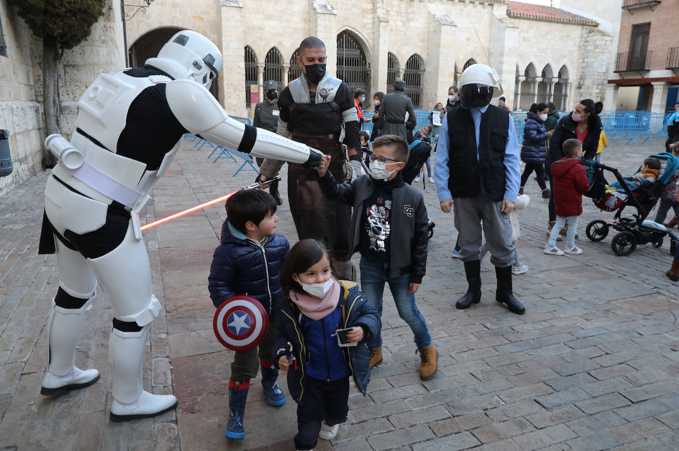 Fotos: La nave de &#039;Star Wars&#039; vacuna ilusión en Palencia