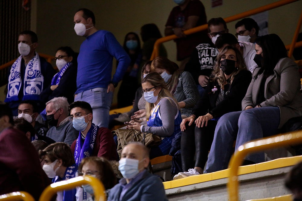 Regreso de la afición del CB Avenida a Würzburg tras dos semanas si ver a su equipo en una noche en la que tocó sufrir ante el Estudiantes