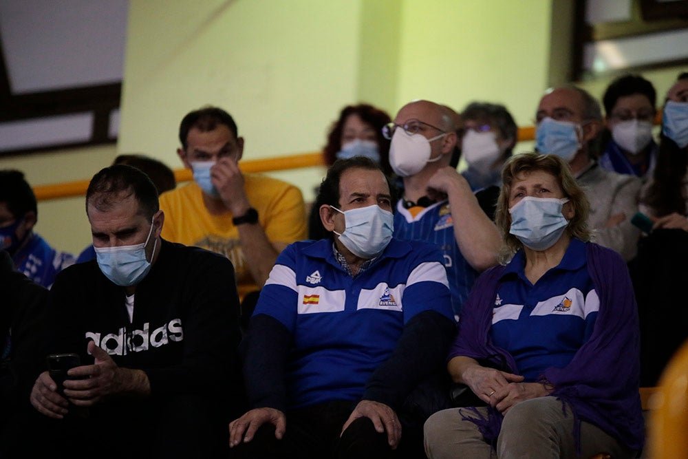 Regreso de la afición del CB Avenida a Würzburg tras dos semanas si ver a su equipo en una noche en la que tocó sufrir ante el Estudiantes