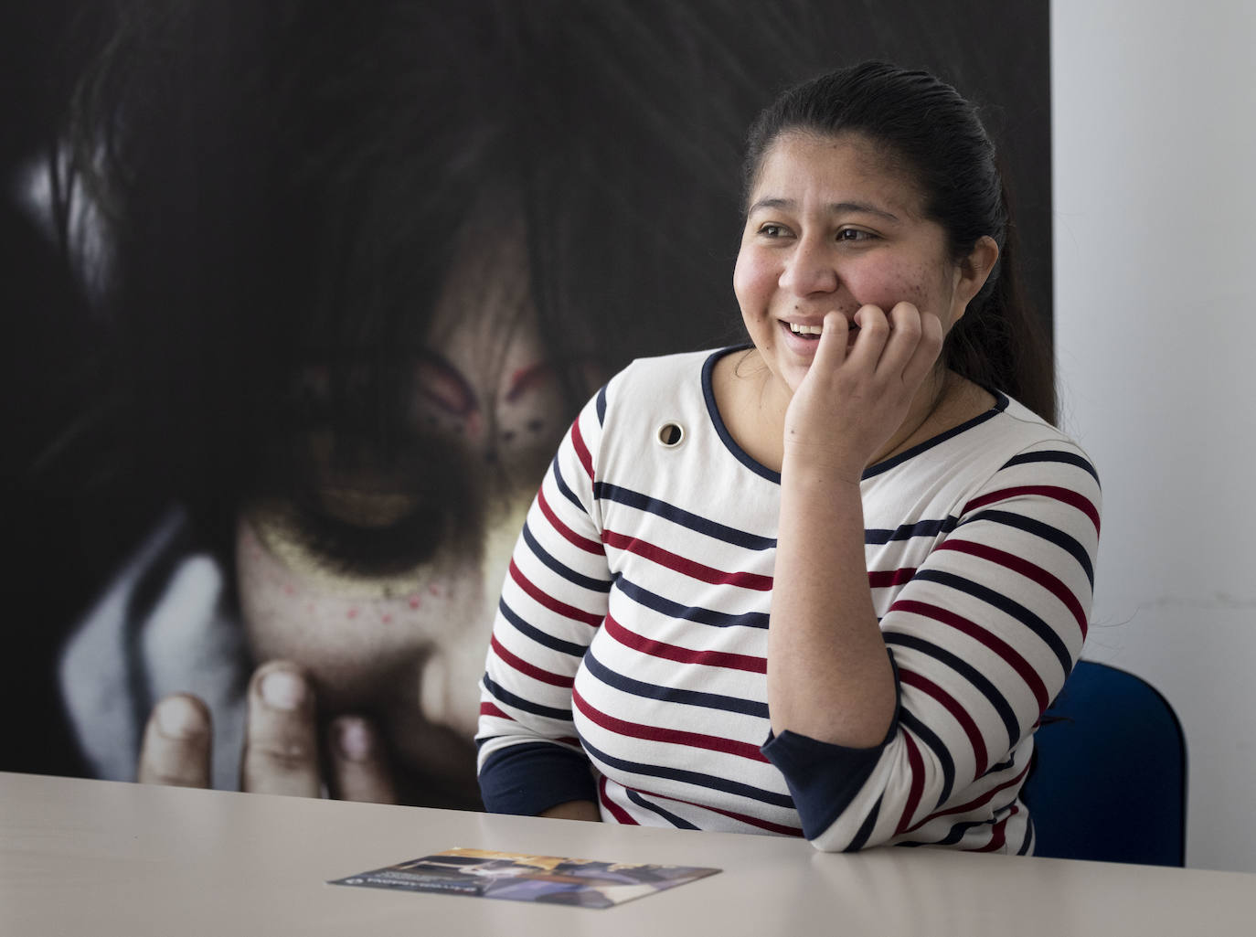 La joven hondureña Yaritza, en la sede de Accem Valladolid. 