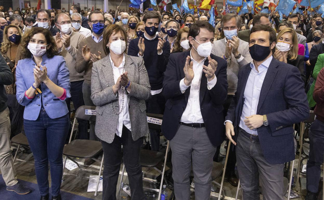 Apoyo en tromba para Pablo Casado de diputados y senadores de Castilla y León