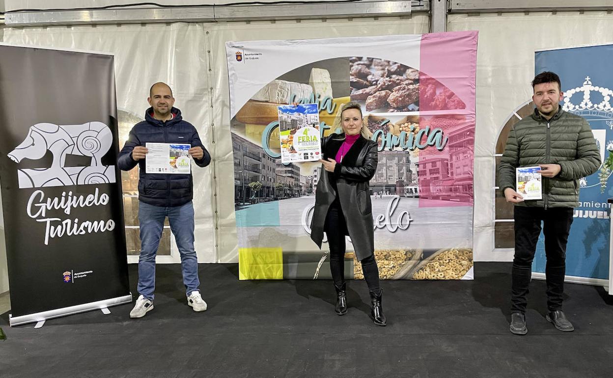 Participantes en la presentación de la feria.