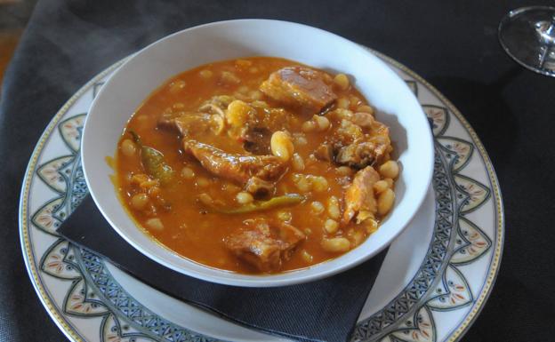 El resultado del guiso de alubias es un plato contundente. 