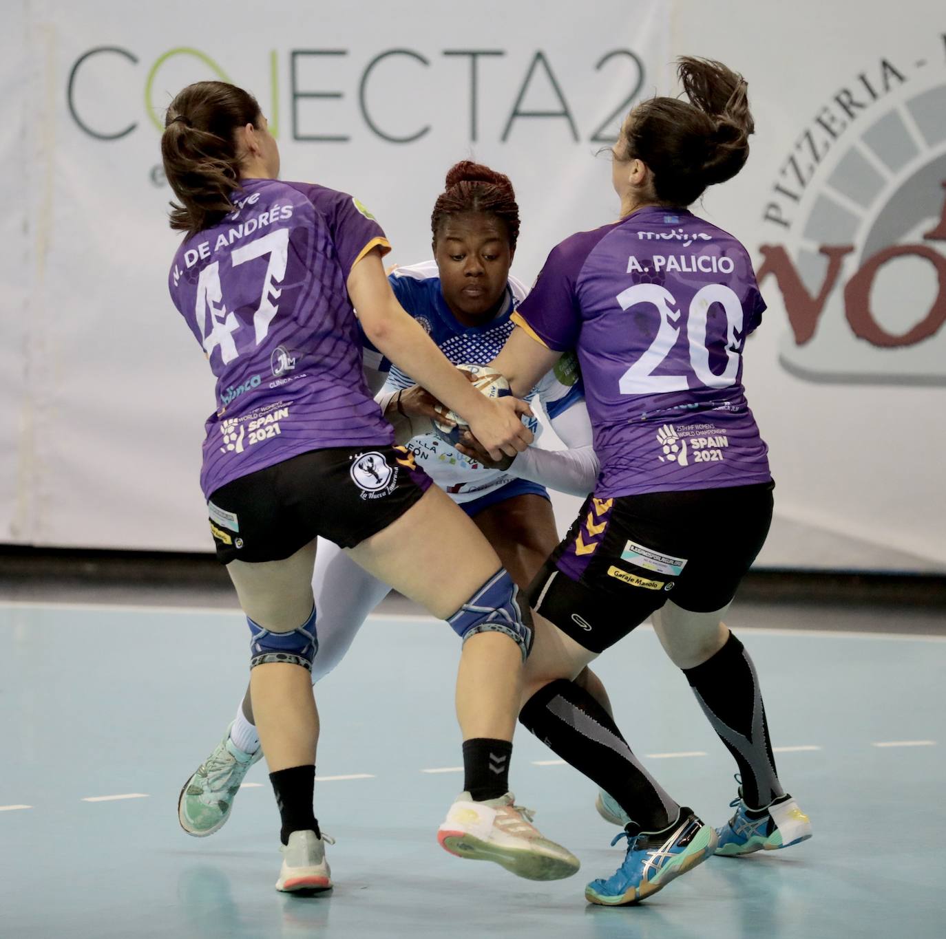 Partido entre el Caja Rural Aula y el BM Gijón, este sábado. 