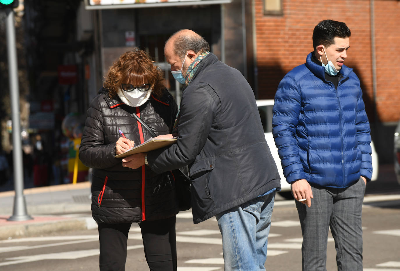 Fotos: Firmas por el soterremiento en Valladolid