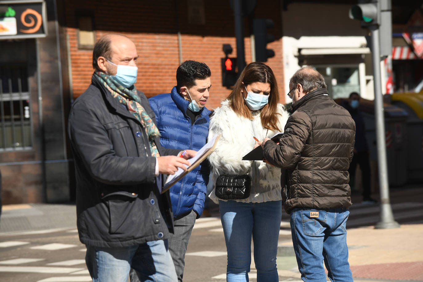 Fotos: Firmas por el soterremiento en Valladolid