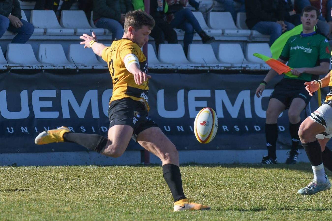 Fotos: Empate del VRAC Quesos Entrepinares ante el Recoletas Burgos (26-26)