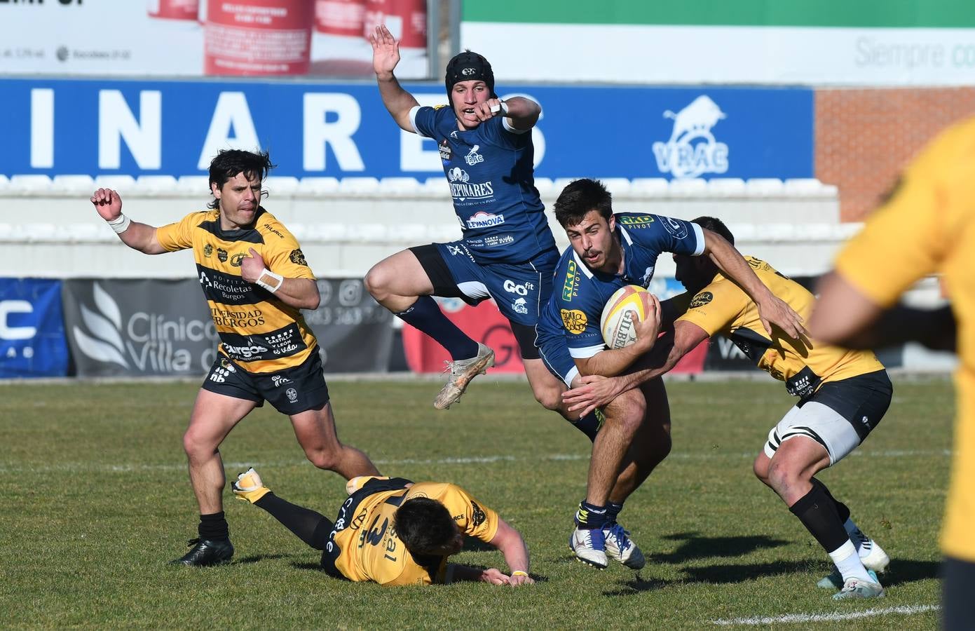 Fotos: Empate del VRAC Quesos Entrepinares ante el Recoletas Burgos (26-26)