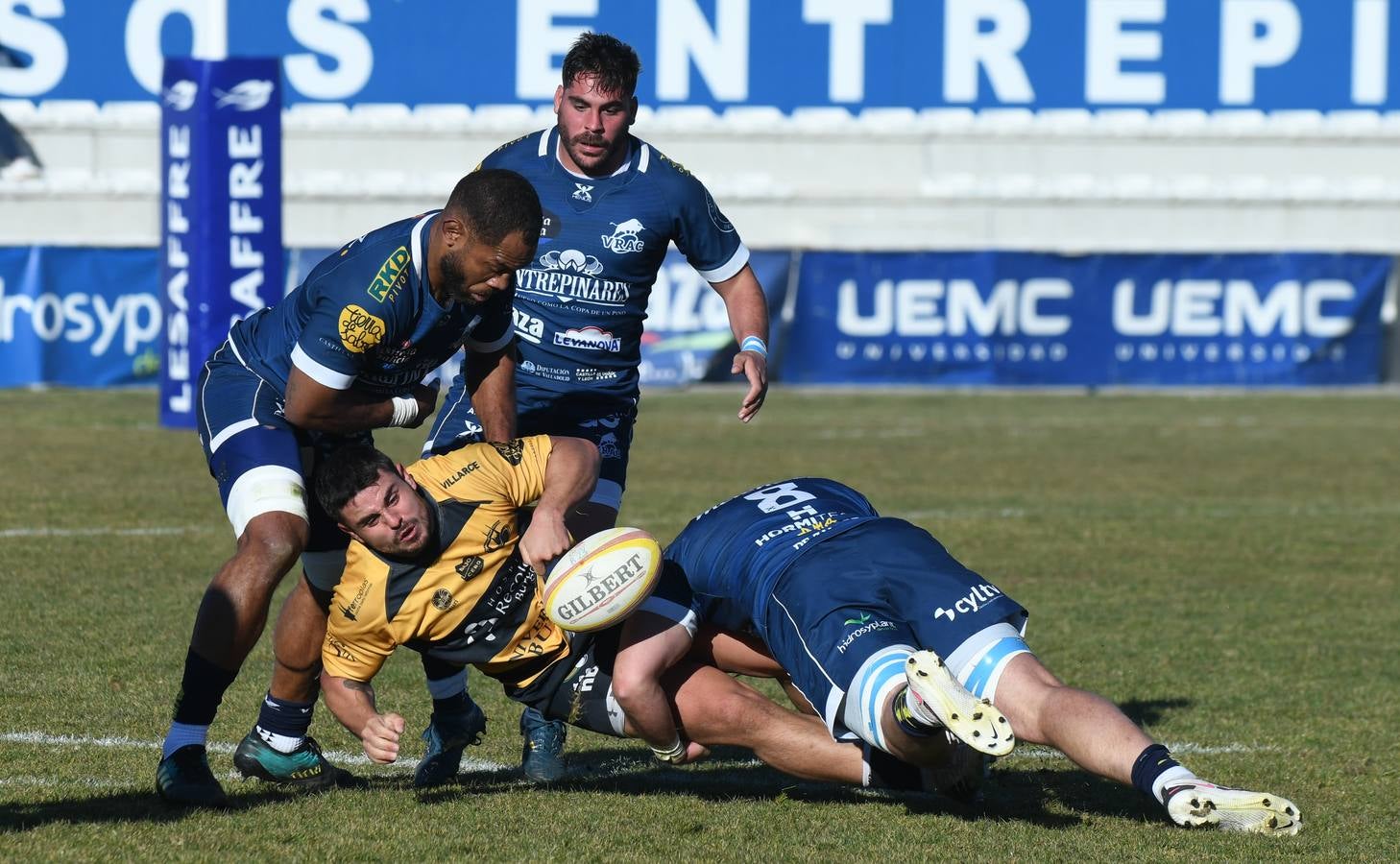 Fotos: Empate del VRAC Quesos Entrepinares ante el Recoletas Burgos (26-26)