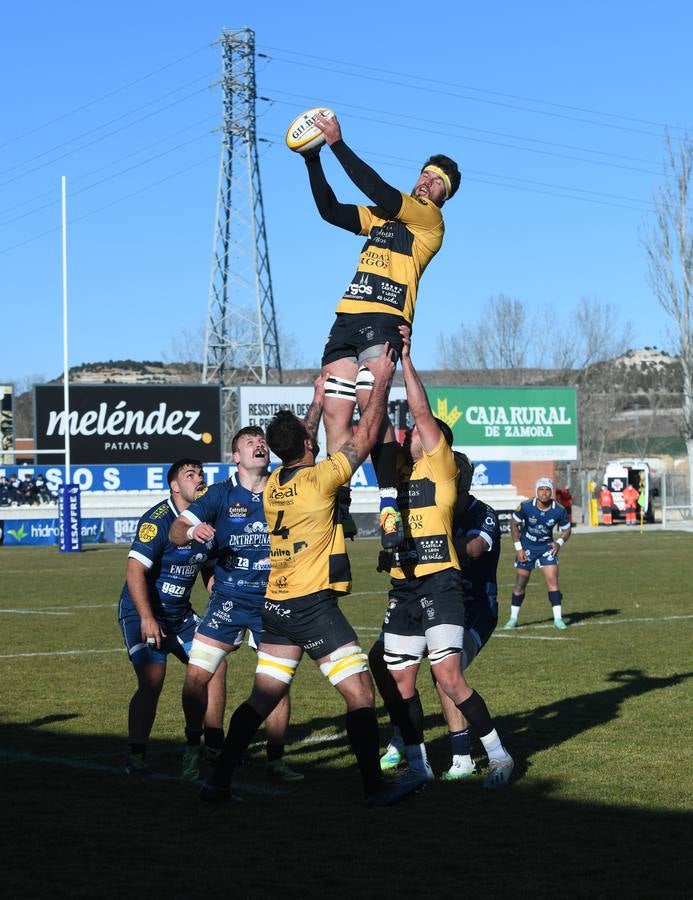 Fotos: Empate del VRAC Quesos Entrepinares ante el Recoletas Burgos (26-26)