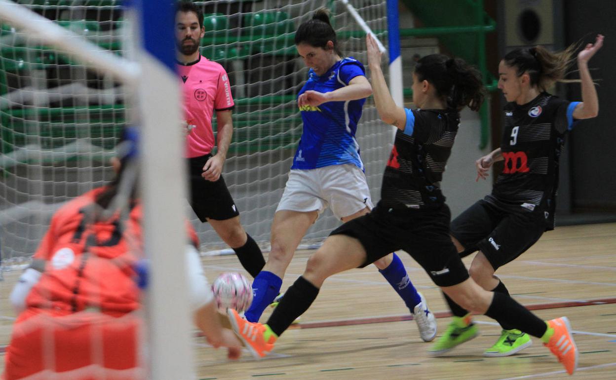 Partido entre el Unami y Rivas de fútbol sala, este sábado, en el pabellón Pedro Delgado de Segovia. 