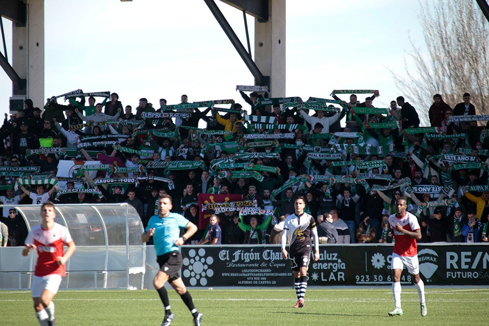 La afición racinguista tiñó de verde el Reina Sofía para celebrar el buen momento de su equipo