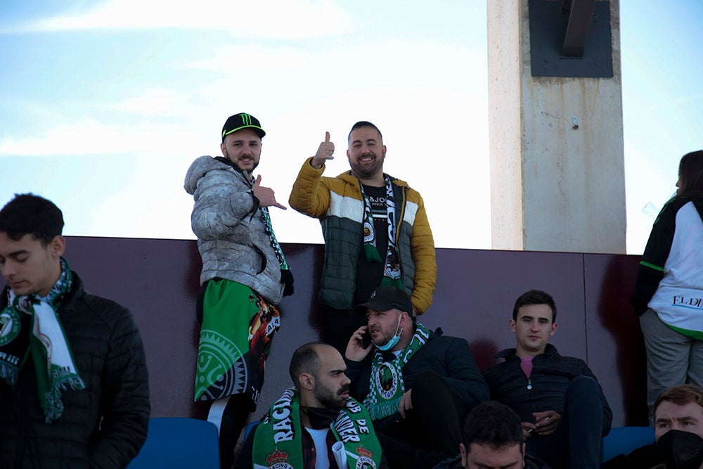 La afición racinguista tiñó de verde el Reina Sofía para celebrar el buen momento de su equipo