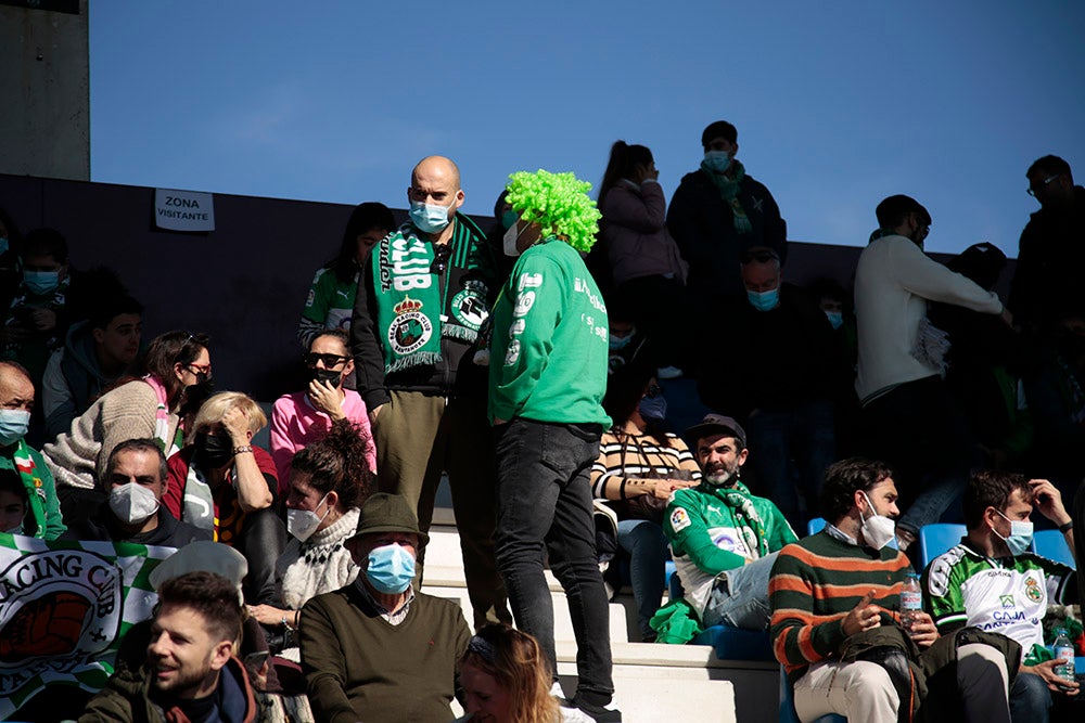 La afición racinguista tiñó de verde el Reina Sofía para celebrar el buen momento de su equipo