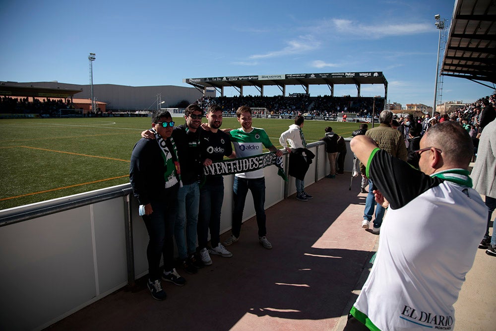 La afición racinguista tiñó de verde el Reina Sofía para celebrar el buen momento de su equipo