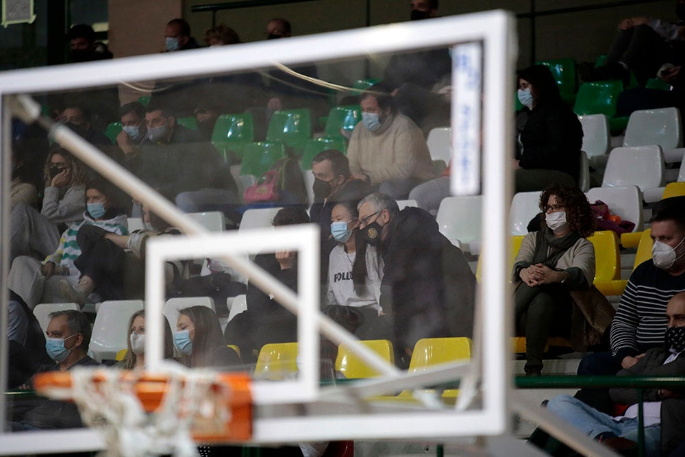 Un perdido Aquimisa Carbajosa deja su salvación pendiente de un milagro (75-90)