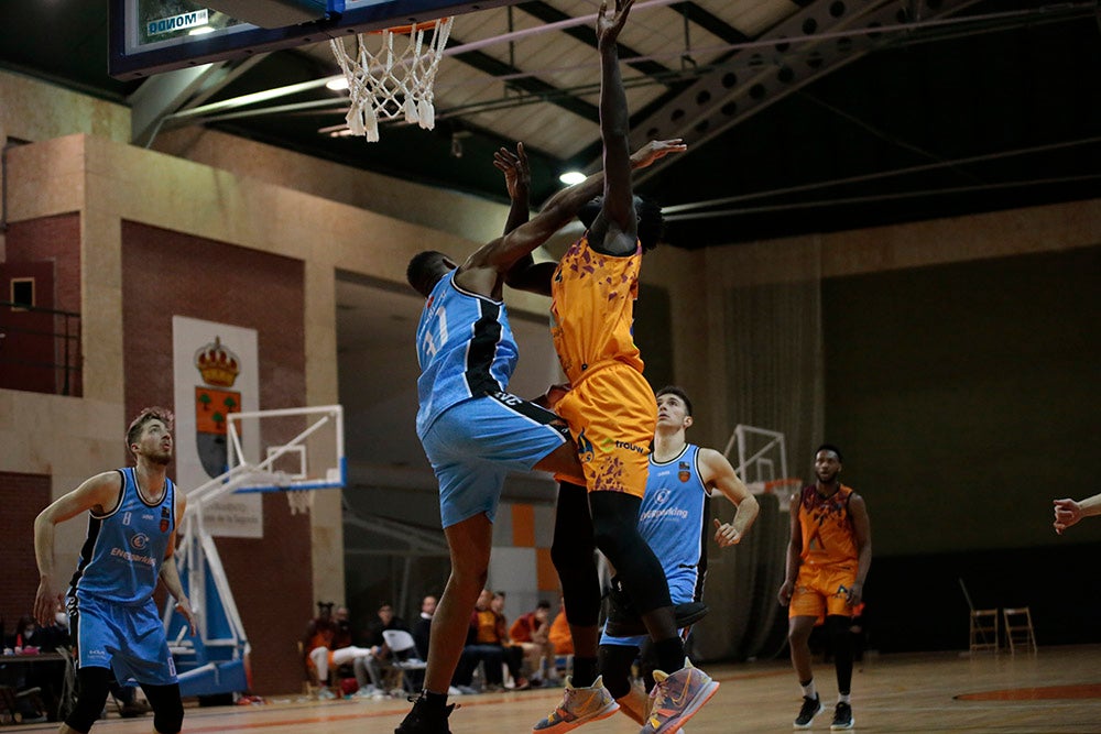 Un perdido Aquimisa Carbajosa deja su salvación pendiente de un milagro (75-90)