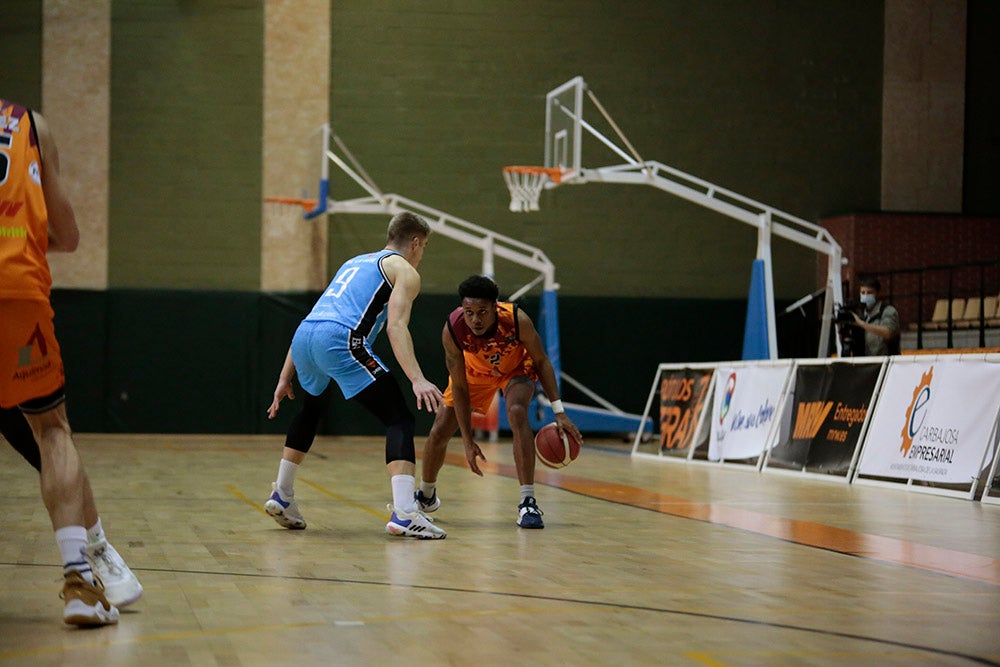 Un perdido Aquimisa Carbajosa deja su salvación pendiente de un milagro (75-90)