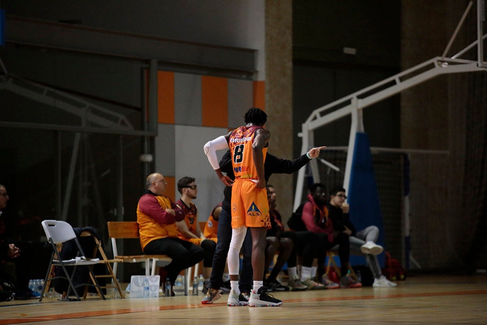 Un perdido Aquimisa Carbajosa deja su salvación pendiente de un milagro (75-90)