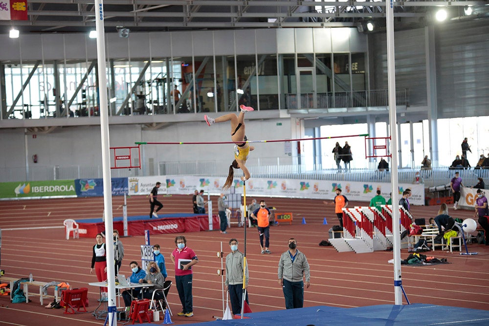 Cierre de la jornada de mañana del primer día del Campeonato de España Sub 23 en Pista Cubierta con Alejandro González Rengel en el 400