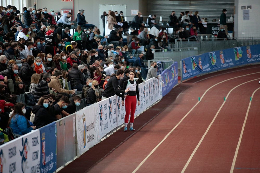 Cierre de la jornada de mañana del primer día del Campeonato de España Sub 23 en Pista Cubierta con Alejandro González Rengel en el 400