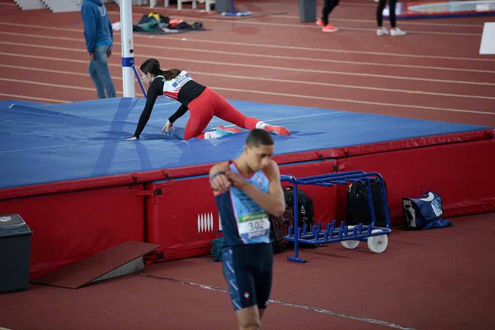 Cierre de la jornada de mañana del primer día del Campeonato de España Sub 23 en Pista Cubierta con Alejandro González Rengel en el 400