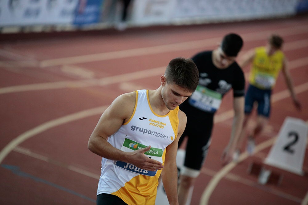 Cierre de la jornada de mañana del primer día del Campeonato de España Sub 23 en Pista Cubierta con Alejandro González Rengel en el 400