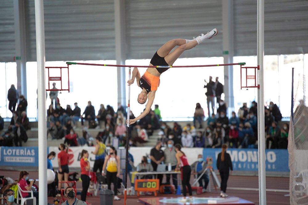 Cierre de la jornada de mañana del primer día del Campeonato de España Sub 23 en Pista Cubierta con Alejandro González Rengel en el 400