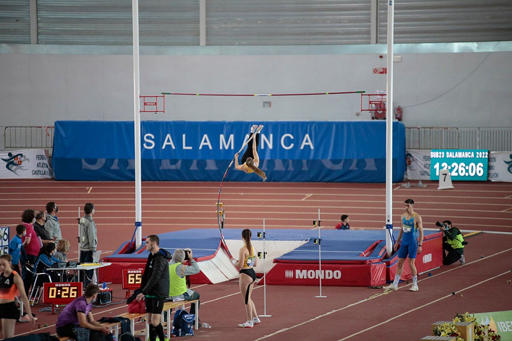 Cierre de la jornada de mañana del primer día del Campeonato de España Sub 23 en Pista Cubierta con Alejandro González Rengel en el 400