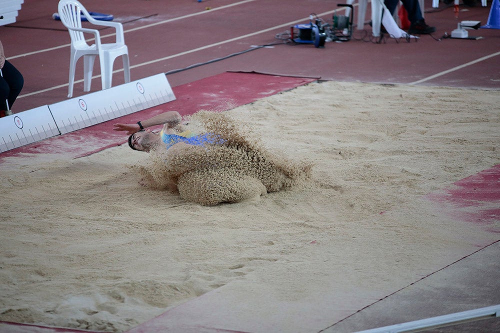 Cierre de la jornada de mañana del primer día del Campeonato de España Sub 23 en Pista Cubierta con Alejandro González Rengel en el 400