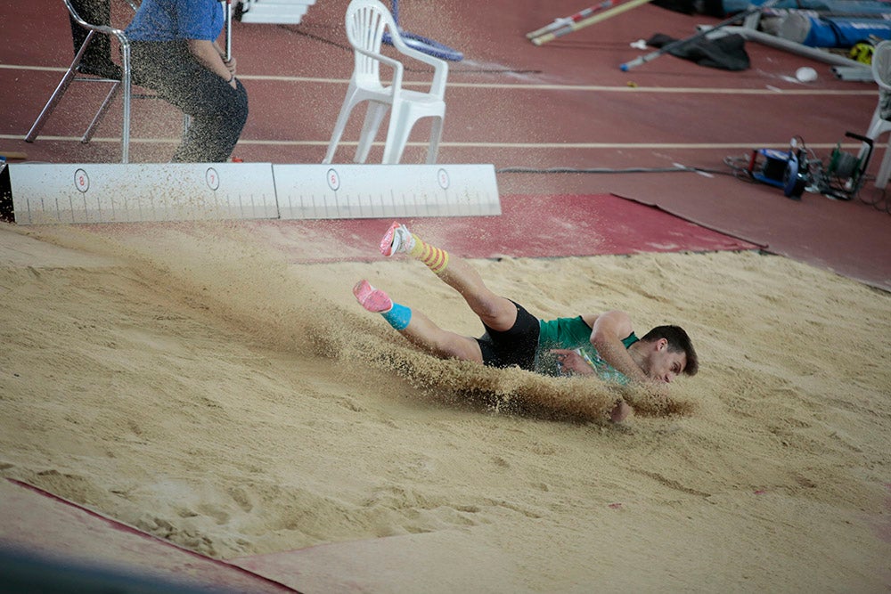 Cierre de la jornada de mañana del primer día del Campeonato de España Sub 23 en Pista Cubierta con Alejandro González Rengel en el 400