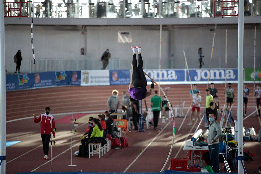 Jornada de tarde del primer día del Campeonato de España Sub 23 en Pista Cubierta con Denis Matsmouna en los 60 m y Sara Izquierdo en el 1500 