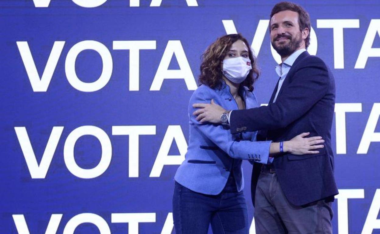 Pablo Casado junto a Isabel Díaz Ayuso, en una imagen de archivo.