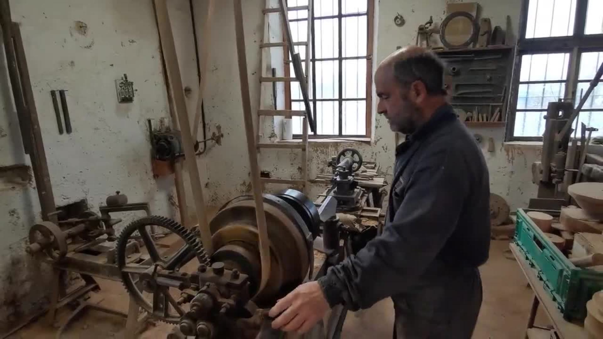 Aventadoras, una industria a la antigua usanza y sin rival