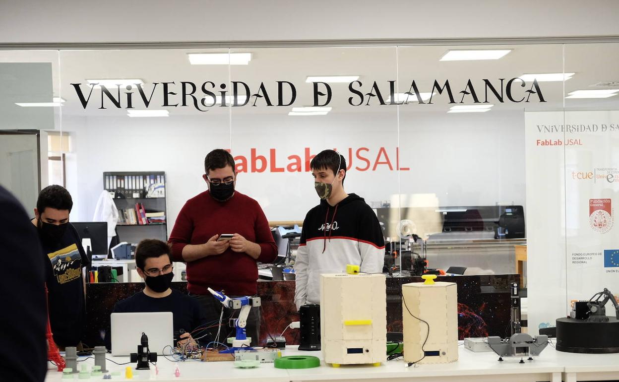 Imagen del Fablab Usal que ayer visitó la consejera