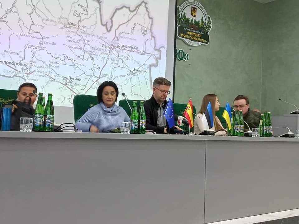 20.02.22 Visita a Ovruch, ciudad fronteriza con Bielorrusia junto a su colega estonio, Kaimo Kuusk y parlamentarios de la Rada.