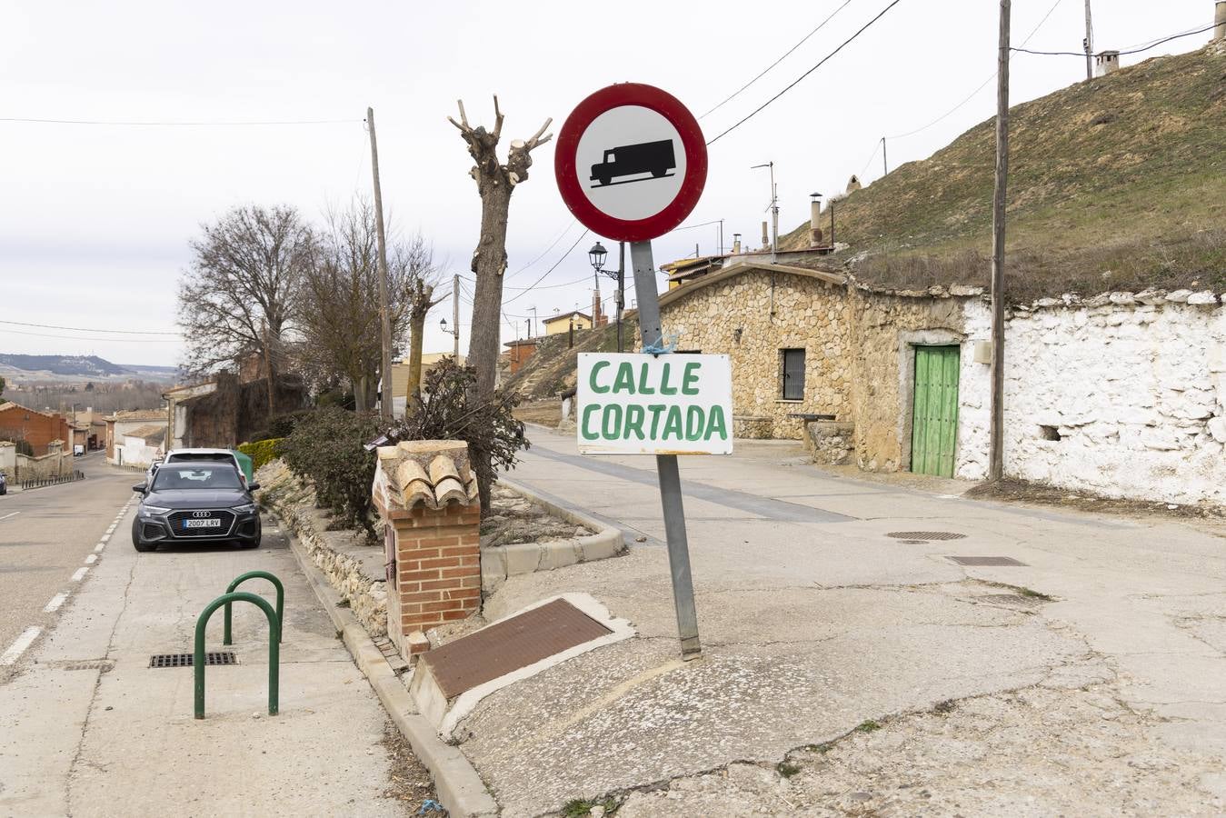 Fotos: Hallados restos humanos en el interior de una antigua casa cueva de Tariego de Cerrato