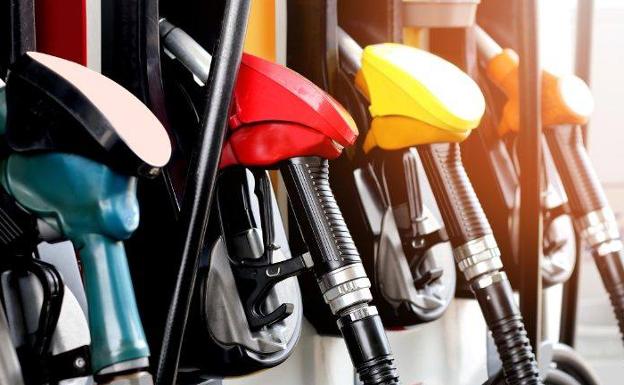 Precios de la gasolina en España, llenar el depósito te puede costar 100 euros