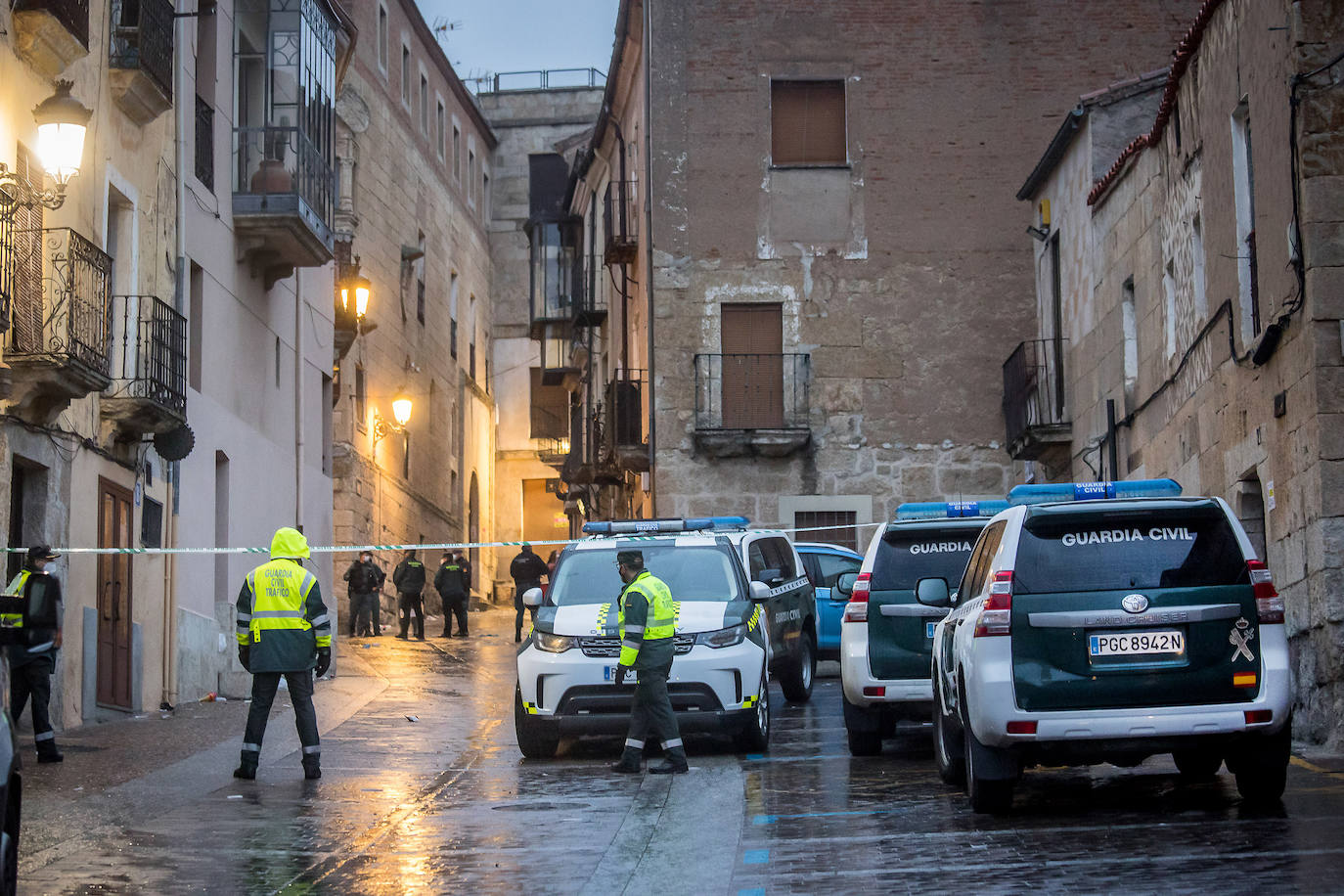 Fotos: Fallece un varón por herida de arma blanca en la primera noche del Carnaval de Ciudad Rodrigo