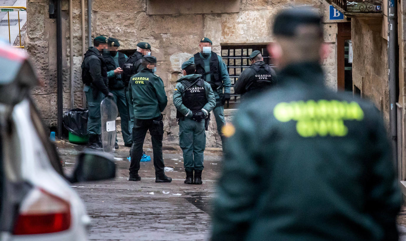 Fotos: Fallece un varón por herida de arma blanca en la primera noche del Carnaval de Ciudad Rodrigo