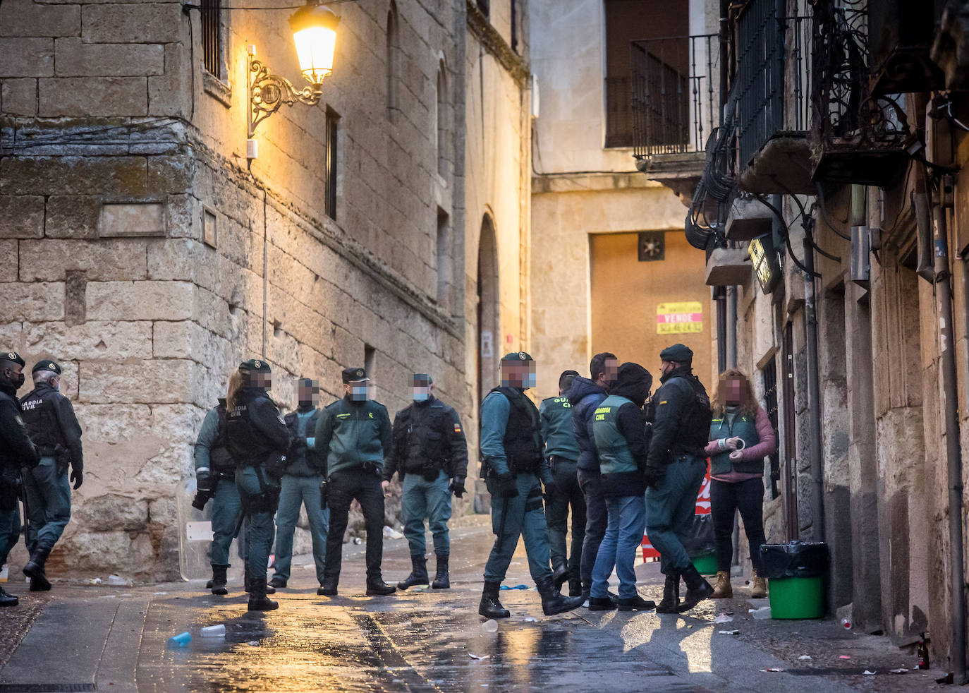 Fotos: Fallece un varón por herida de arma blanca en la primera noche del Carnaval de Ciudad Rodrigo