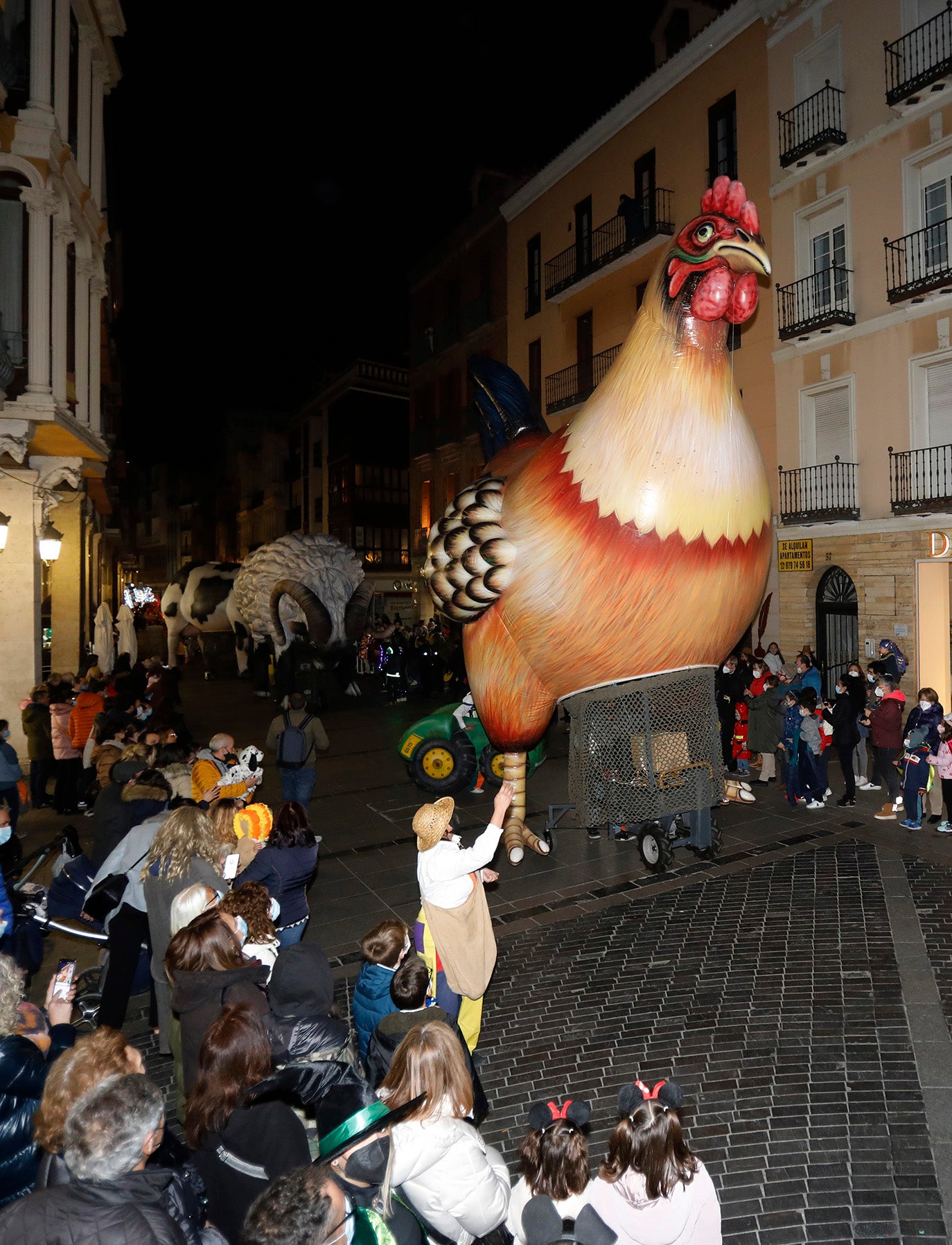 El desfile de Carnaval inunda Palencia de alegría e ilusión