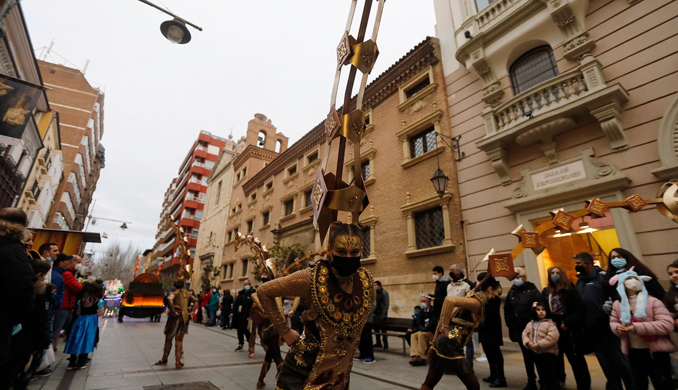 El desfile de Carnaval inunda Palencia de alegría e ilusión