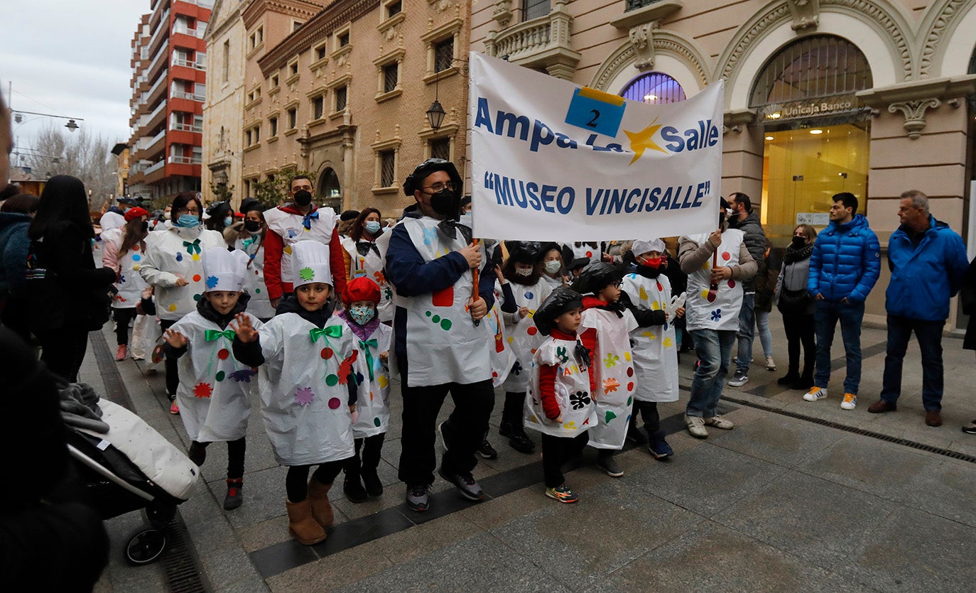 El desfile de Carnaval inunda Palencia de alegría e ilusión