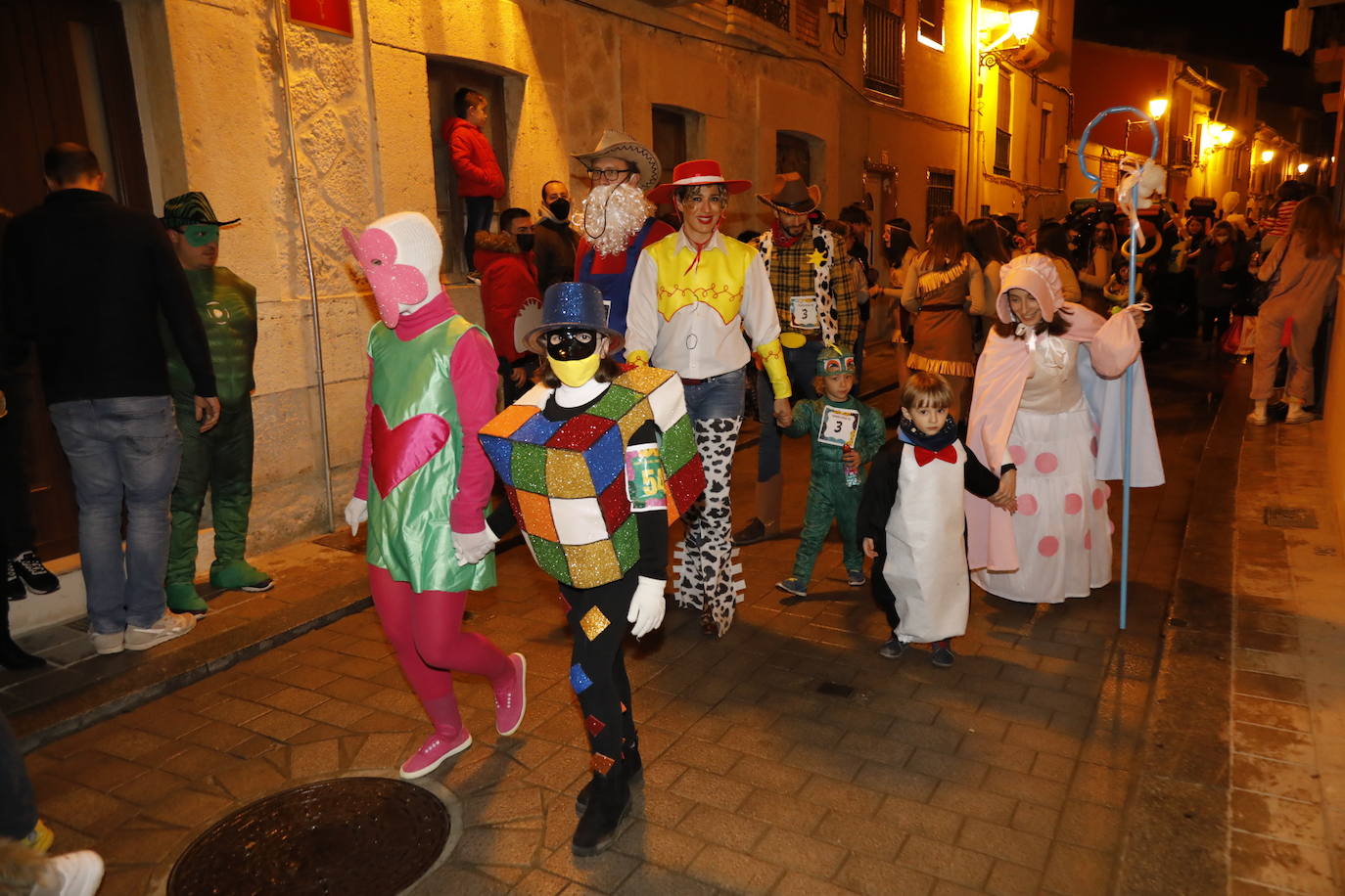 Desfile de disfraces en Peñafiel.