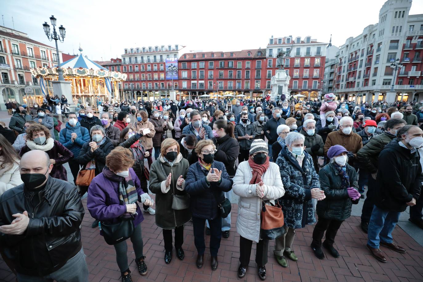 Fotos: Concentración contra la guerra en Ucrania, plaza Mayor Valladolid